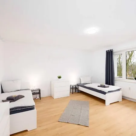 Modern Flat With Balcony In Apartment *